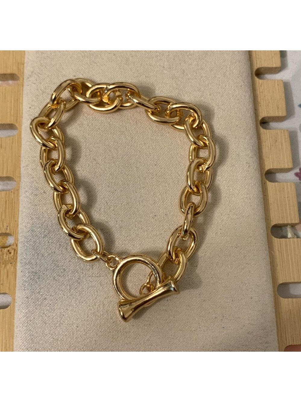 Elegant Gold Chain Bracelet - Picture 4 of 4